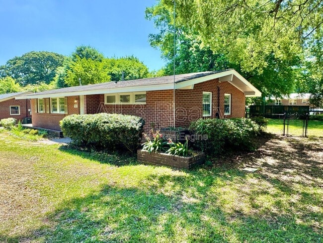 Building Photo - 3600 Nottingham Rd