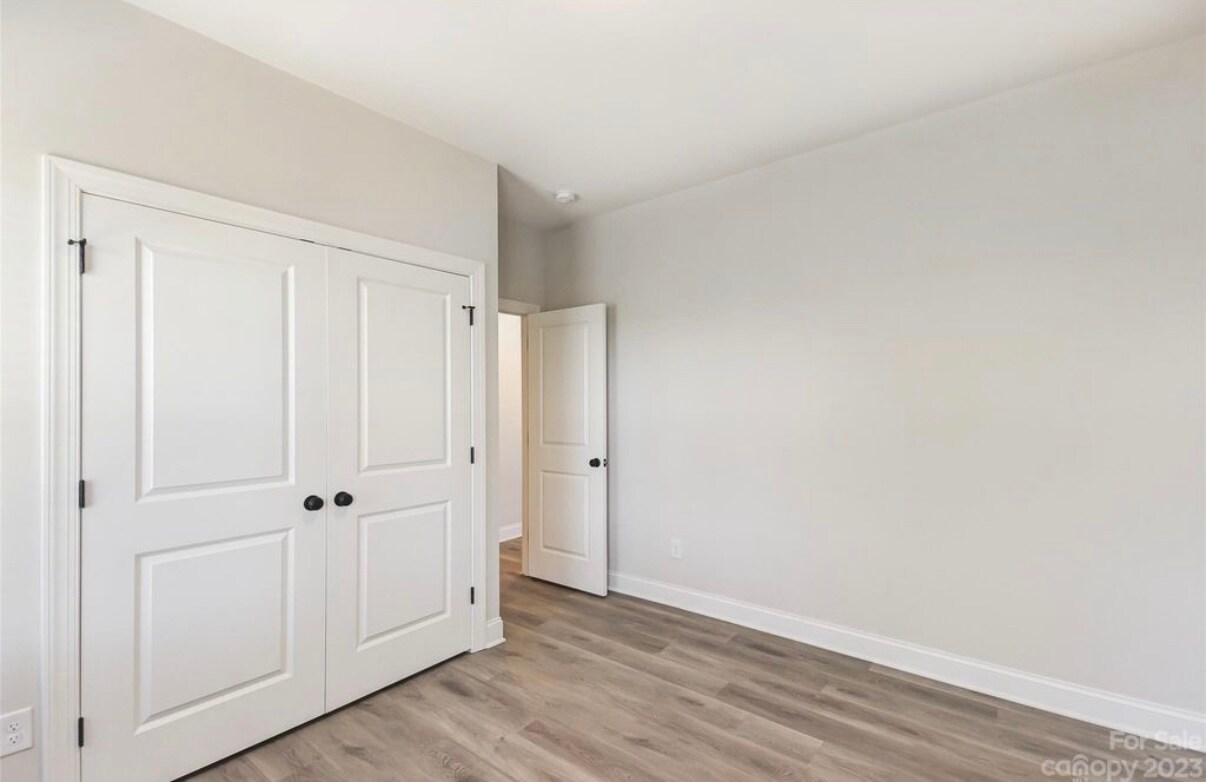 Building Photo - 39 Hawthorne St SW