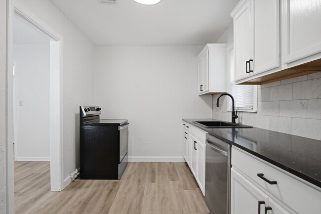 Building Photo - 1237 Staton Dr