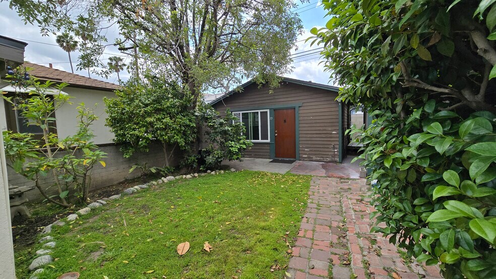 Building Photo - 79 S Parkwood Ave