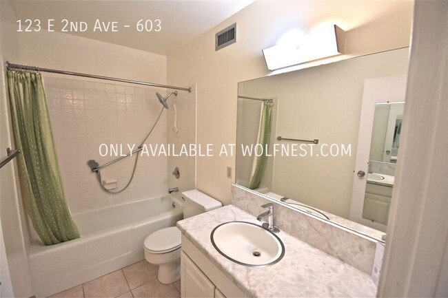 Building Photo - Stunning Downtown SLC Condo - Spacious & P...