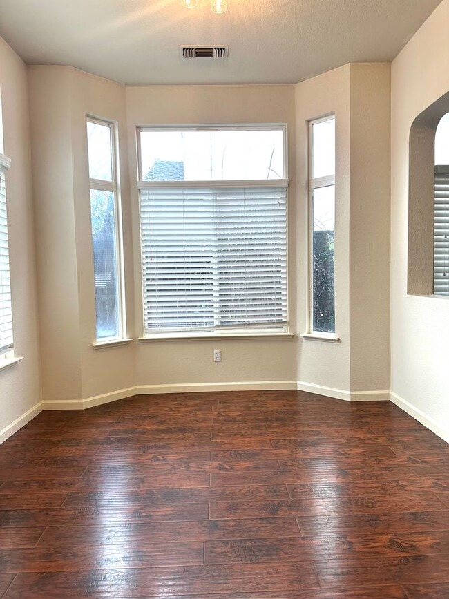 Building Photo - Beautiful charming single story home