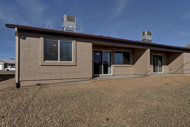 Building Photo - 3027 N Corrine Dr