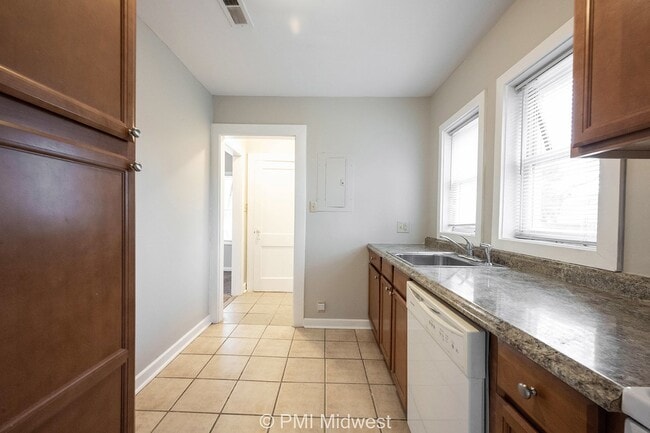 Building Photo - Cozy 1-Bedroom Gem in Indianapolis with Spacious Living – 750 Sq Ft!