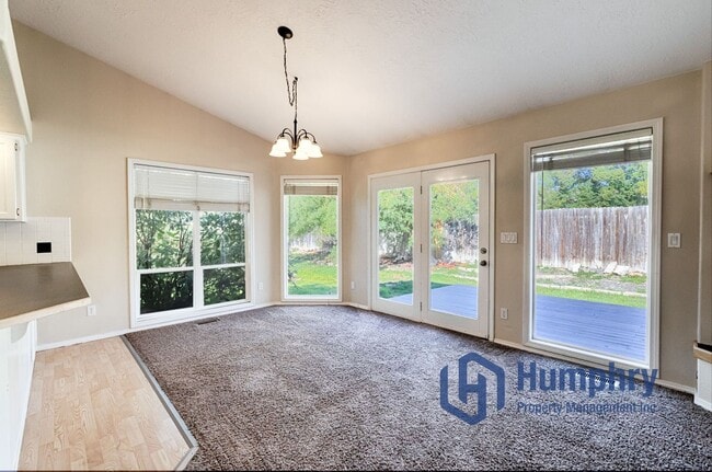 Building Photo - Charming home minutes from Settler's Park