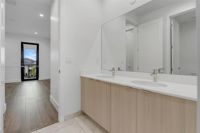 Building Photo - 4309 SW 176th Ave