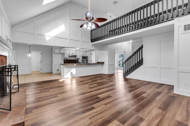 Building Photo - AVAILABLE NOW!! 5 Bedroom 3.5 Bath Fully R...