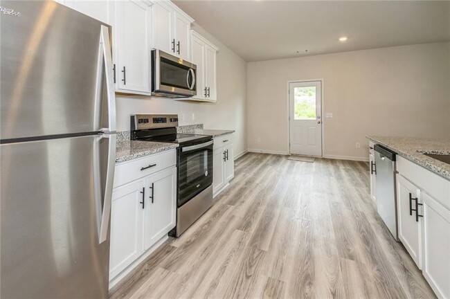 Building Photo - 605 Mackenzie Cv