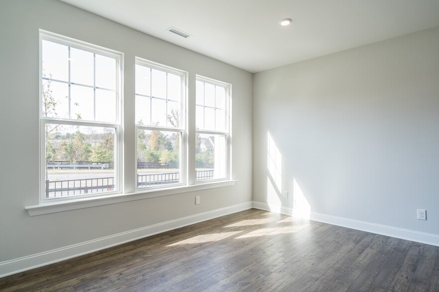 Building Photo - 304 Shale Creek Dr