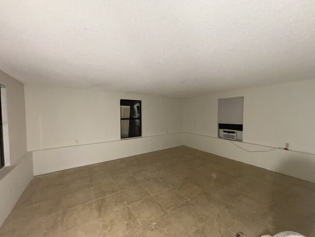 Building Photo - 202 2nd St