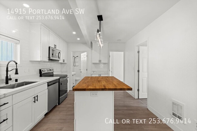 Building Photo - 14915 Portland Ave SW