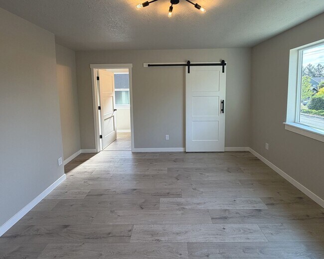 Building Photo - 1121 Sally Ln