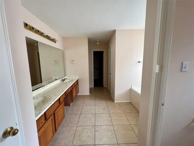 Building Photo - 2211 Ruffian Ln