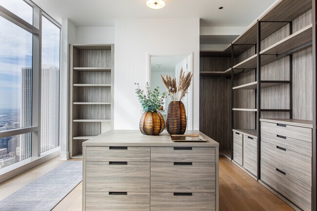 Building Photo - 363 E Wacker Dr