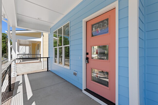 Building Photo - 733 Hopkins St