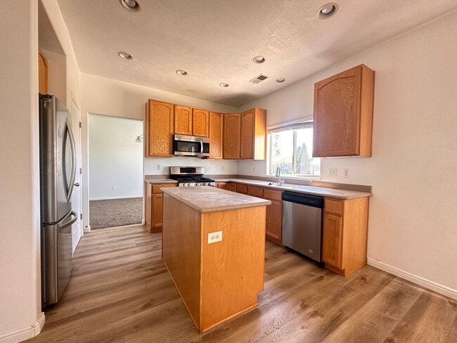 Building Photo - Great Lehi Home Now Available!