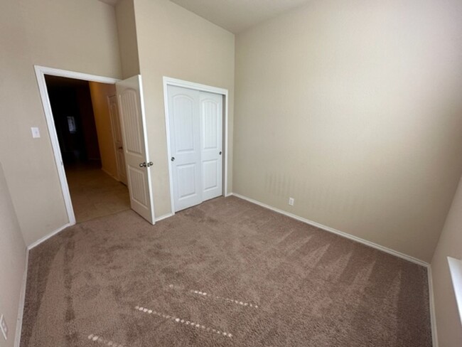 Building Photo - Super Nice Move In Ready 4 Bedroom One Sto...