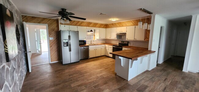 Kitchen - 8510 Burgandy Ln