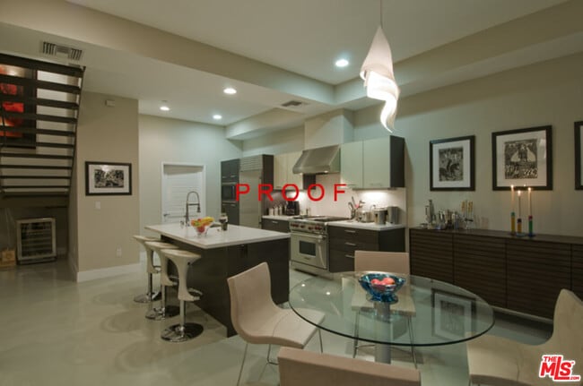 Building Photo - 2216 Main St