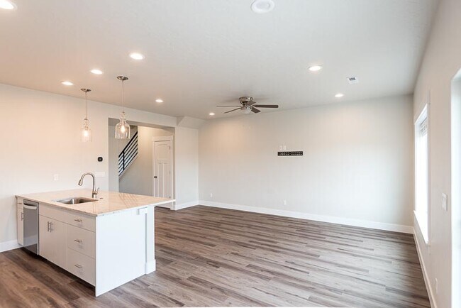 Building Photo - 305 Johnson Rd