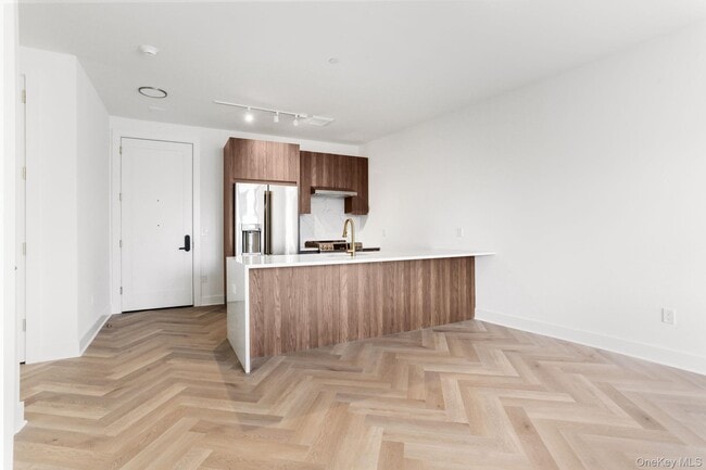 Building Photo - 100 E Putnam Ave