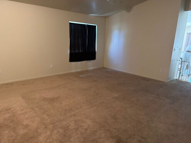 Building Photo - BEAUTIFUL SINGLE STORY HOME ON CORNER LOT