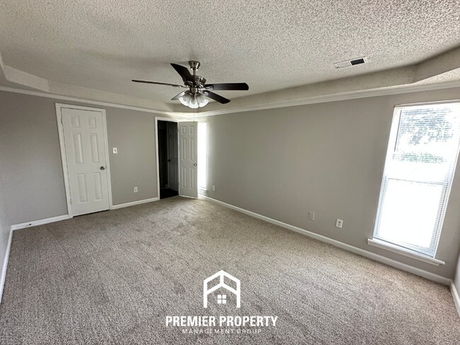 Building Photo - Charming 3BR/2BA Near Southwind | High Vaulted Ceilings, Hardwood Floors & Fireplace