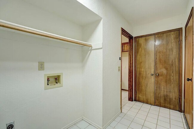 Building Photo - 631 36th Ave NW