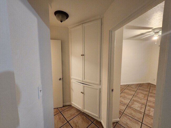 Building Photo - FIRST MONTH FREE! 1 Bedroom Apt, Upstairs ...