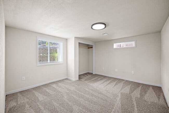 Building Photo - Gorgeous North Side Home With Shop!