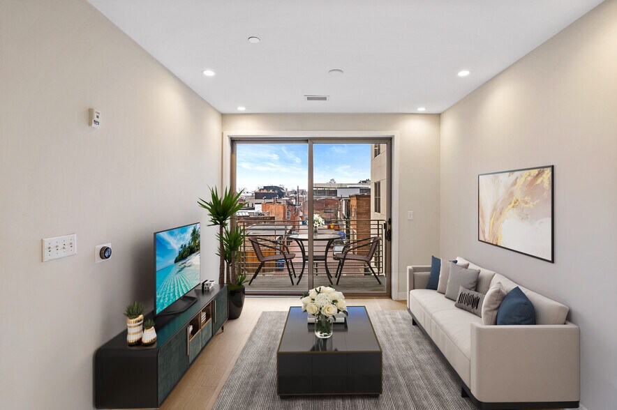 Spacious Living Area - 1350 Maryland Ave NE