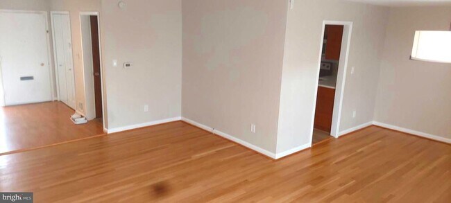 Building Photo - 9820 Inglemere Dr