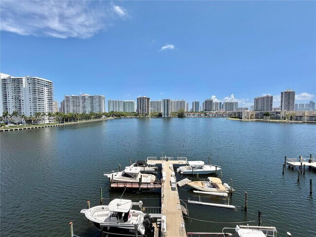 Building Photo - 18081 Biscayne Blvd