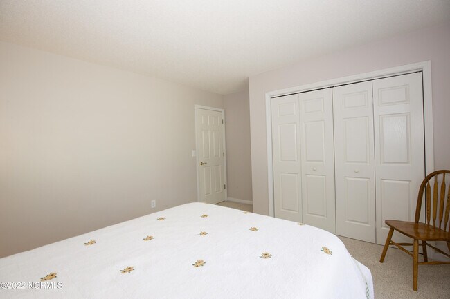 Building Photo - 127 Pine Lake Dr