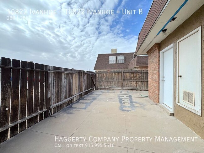 Building Photo - East El Paso 2bed/1.5 Townhome Refrig A/C