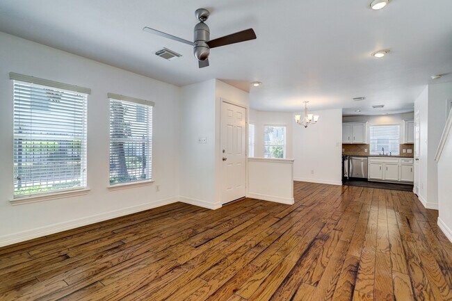 Building Photo - 1702 Redwing Cove Dr