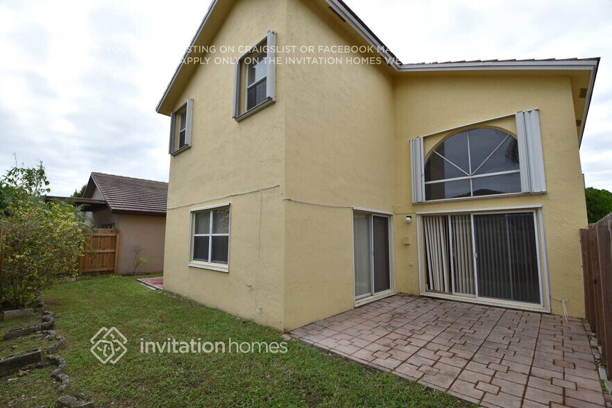 Building Photo - 14671 SW 156th Ave