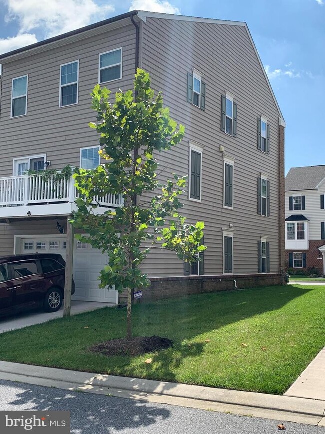 Building Photo - 9448 Ballard Green Dr