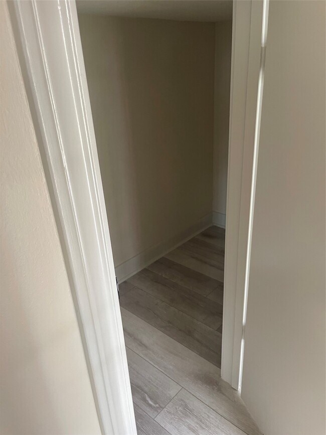 Building Photo - 1759 Lakeside Enclave Dr