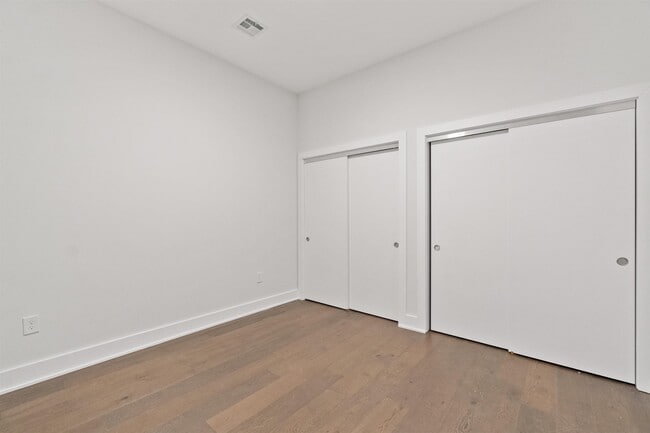 Building Photo - 260 Ave E