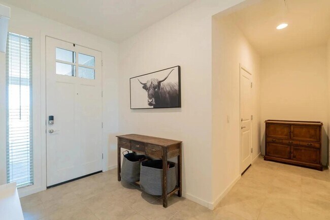 Building Photo - 2639 E Alida Trail