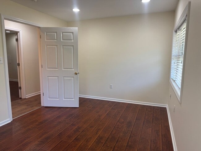 Building Photo - Newly remodeled brick home in New Bern