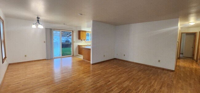 Building Photo - Spacious 3-Bedroom Home on a Quiet Cul-de-Sac in McKinleyville