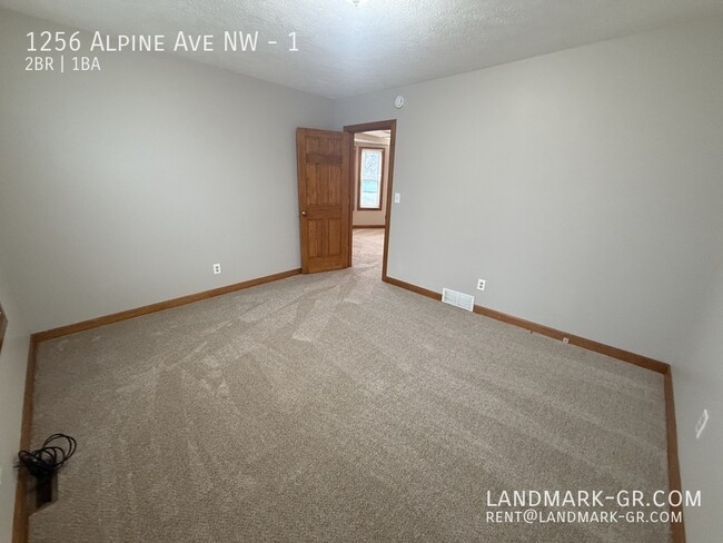 Building Photo - Spacious 2 Bed, 1 Bath – Updated & Ready t...