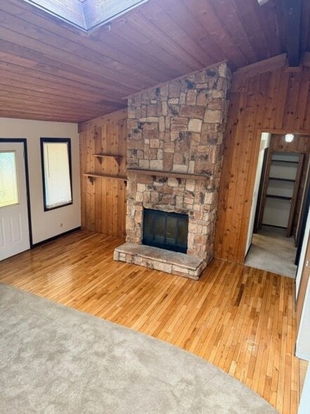 Building Photo - 1630 W Greenwood Ave