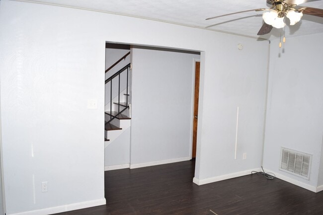 Building Photo - 215 Settlers Landing Road