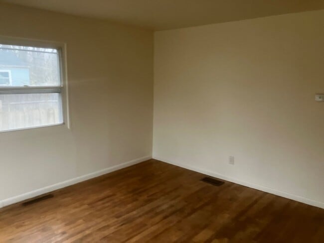 Building Photo - Charming 3BR Home with Beautiful Wood Floors