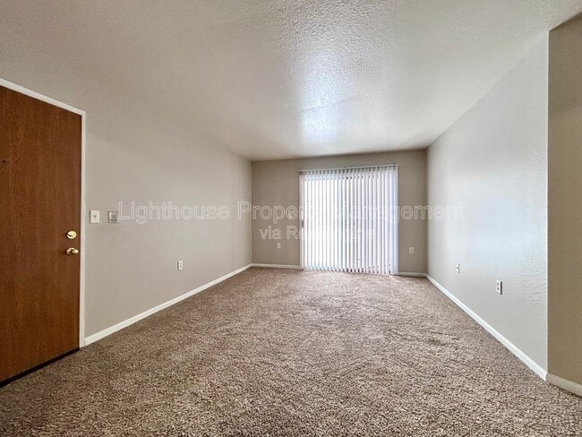 Building Photo - 589 W Randall St