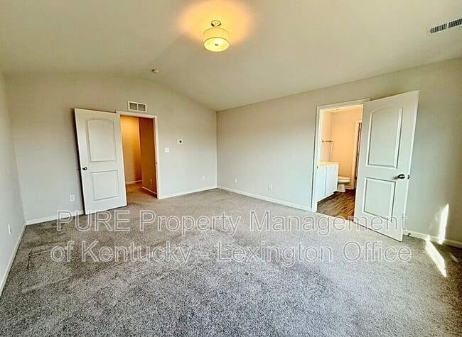 Building Photo - 1524 Hayfield Flt