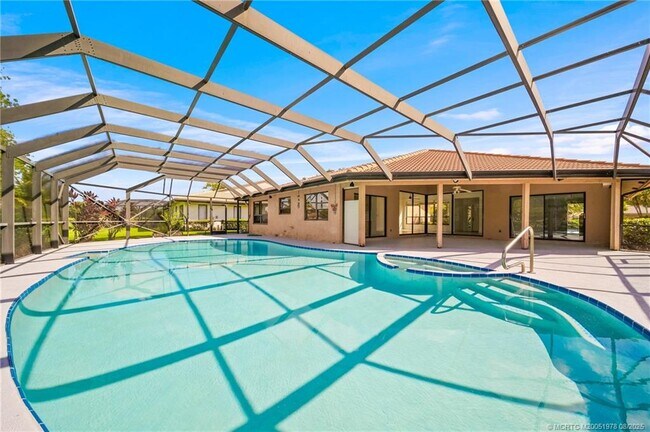Building Photo - 2284 SW Spoonbill Dr